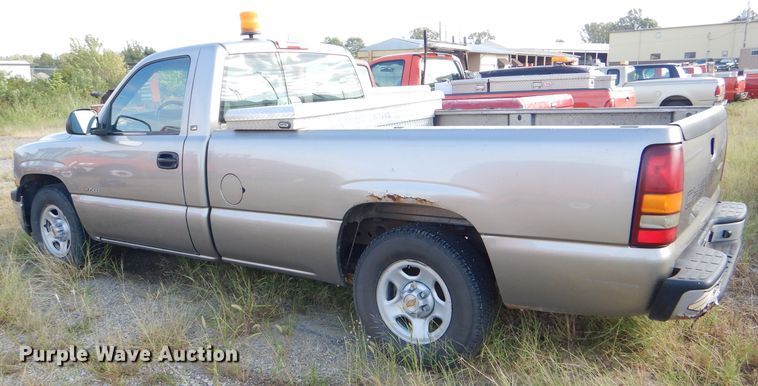 image for item DI2515 2002 Chevrolet Silverado 1500 pickup truck