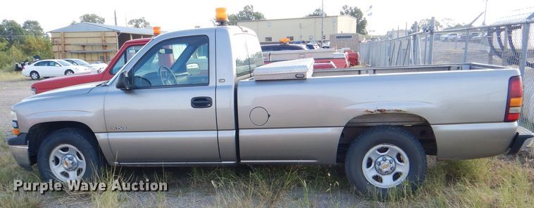 image for item DI2515 2002 Chevrolet Silverado 1500 pickup truck