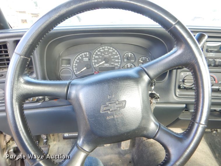 image for item DI2515 2002 Chevrolet Silverado 1500 pickup truck