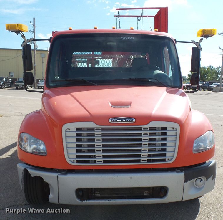 image for item DI2518 2007 Freightliner M2106 sign truck