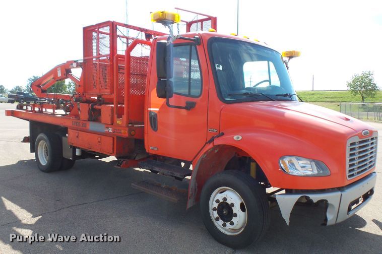 image for item DI2518 2007 Freightliner M2106 sign truck