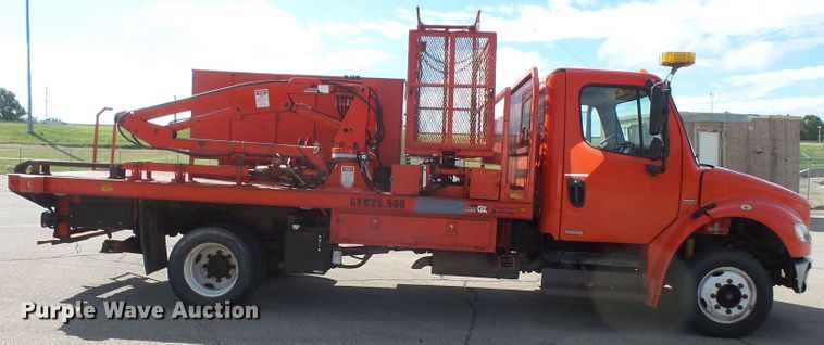 image for item DI2518 2007 Freightliner M2106 sign truck