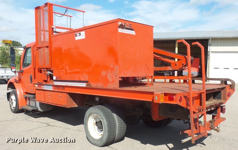 image for item DI2518 2007 Freightliner M2106 sign truck