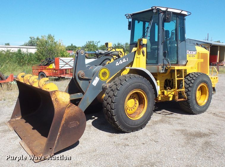 image for item DI2520 2005 John Deere 444J wheel loader