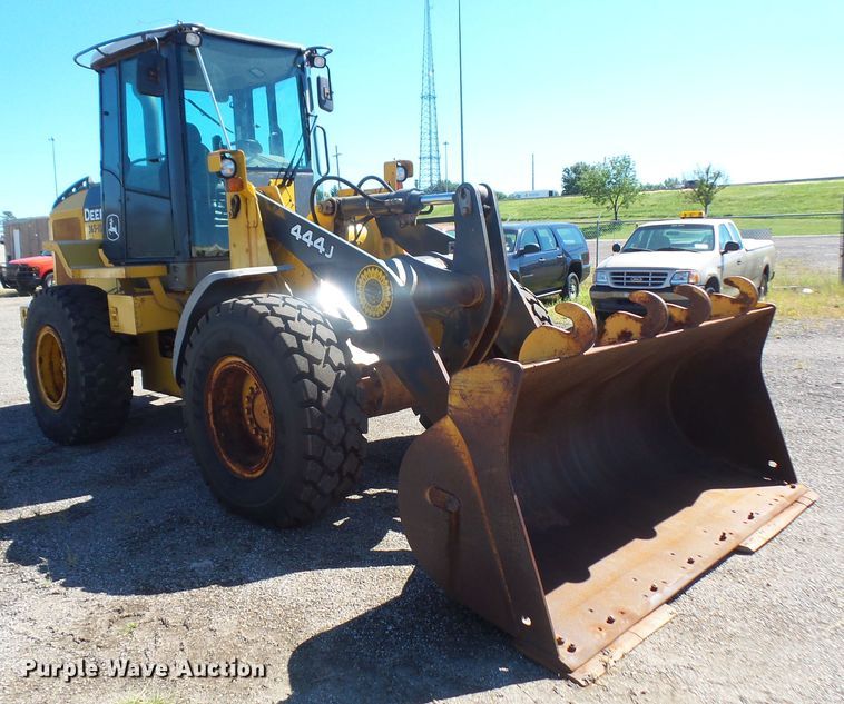 image for item DI2520 2005 John Deere 444J wheel loader