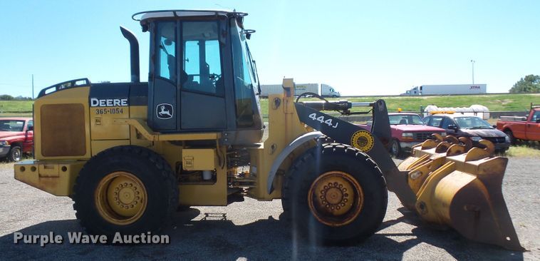 image for item DI2520 2005 John Deere 444J wheel loader
