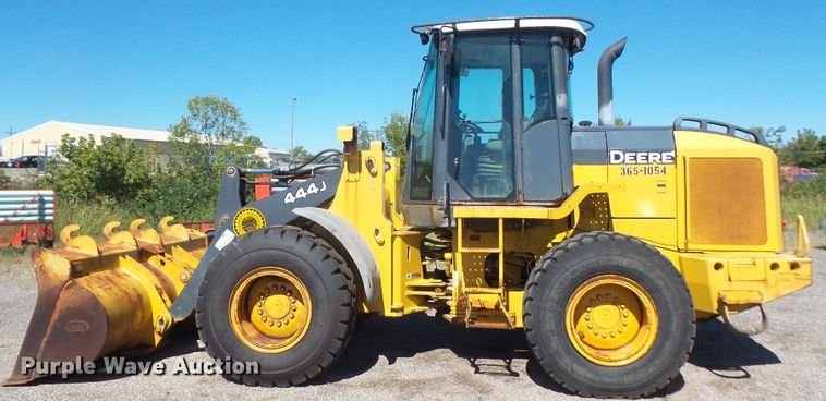 image for item DI2520 2005 John Deere 444J wheel loader