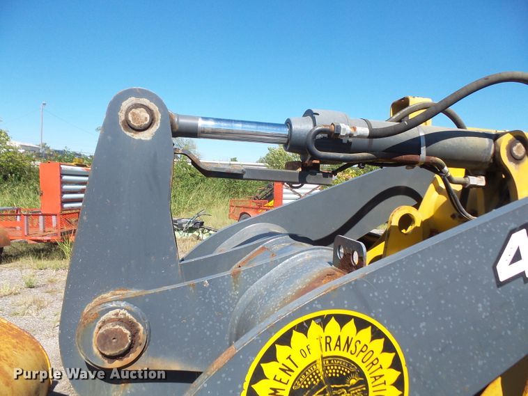 image for item DI2520 2005 John Deere 444J wheel loader