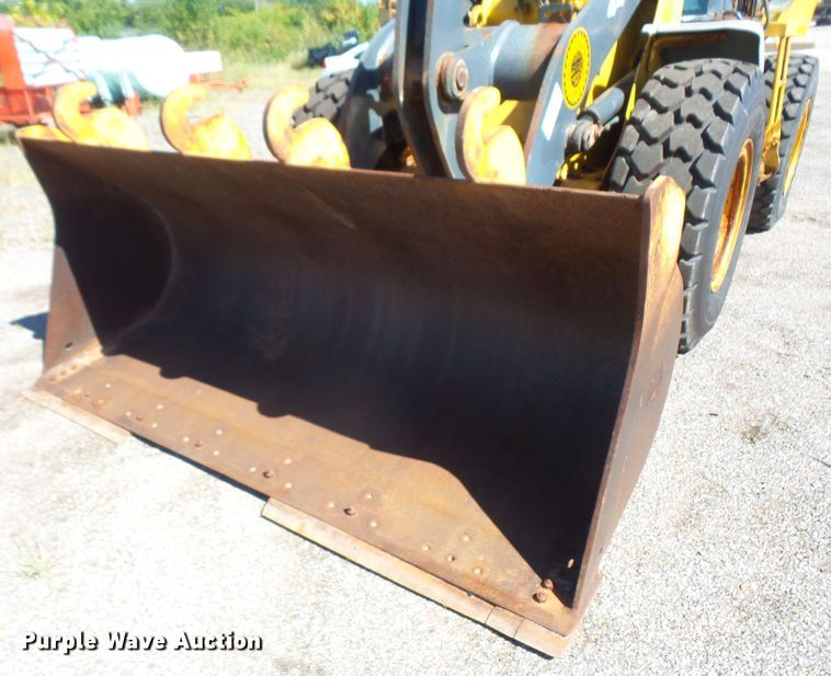 image for item DI2520 2005 John Deere 444J wheel loader