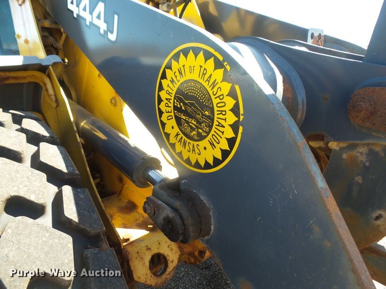 image for item DI2520 2005 John Deere 444J wheel loader