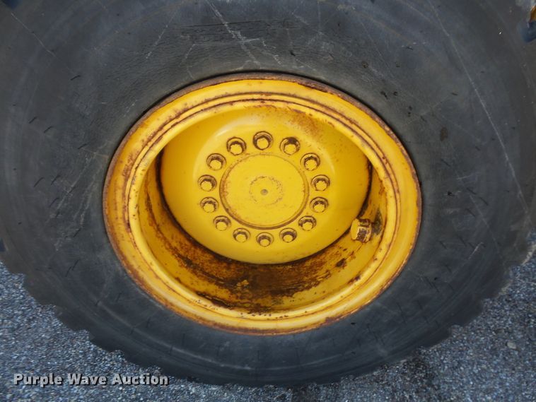 image for item DI2520 2005 John Deere 444J wheel loader