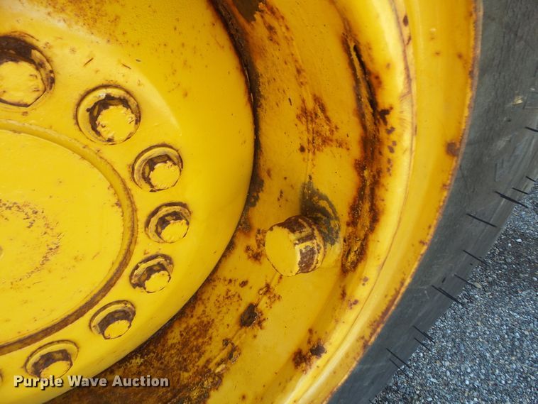 image for item DI2520 2005 John Deere 444J wheel loader