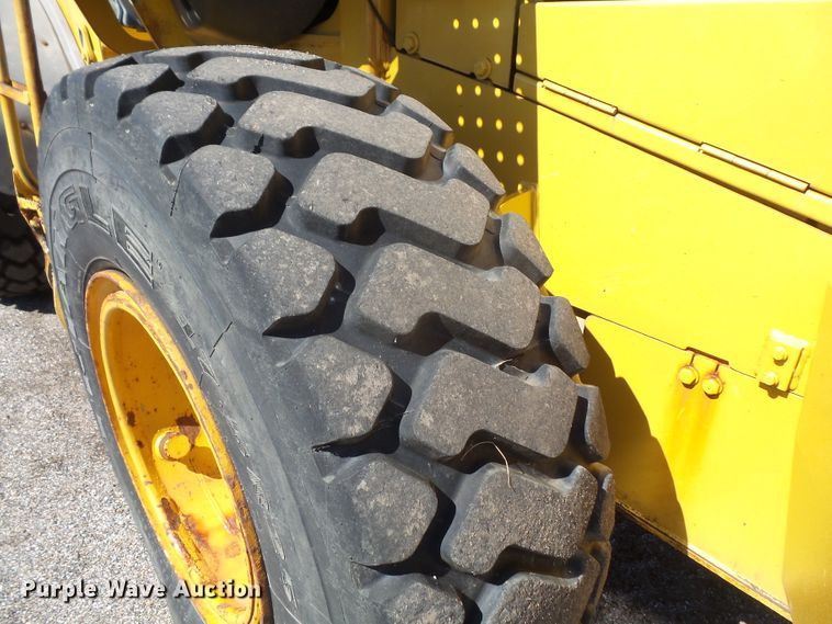 image for item DI2520 2005 John Deere 444J wheel loader