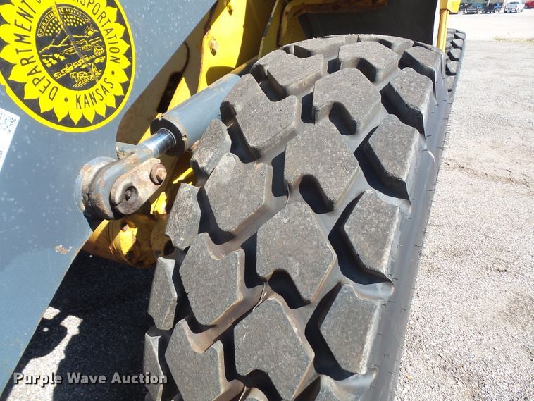 image for item DI2520 2005 John Deere 444J wheel loader