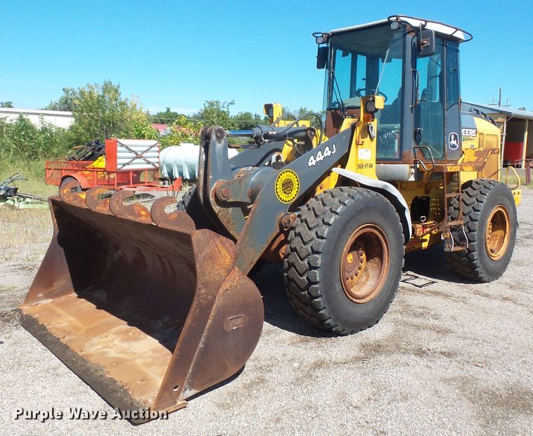 image for item DI2521 2005 John Deere 444J wheel loader