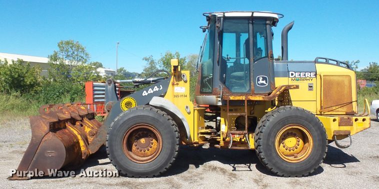 image for item DI2521 2005 John Deere 444J wheel loader