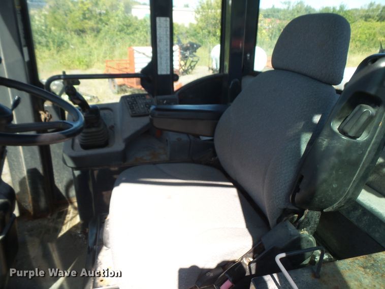 image for item DI2521 2005 John Deere 444J wheel loader