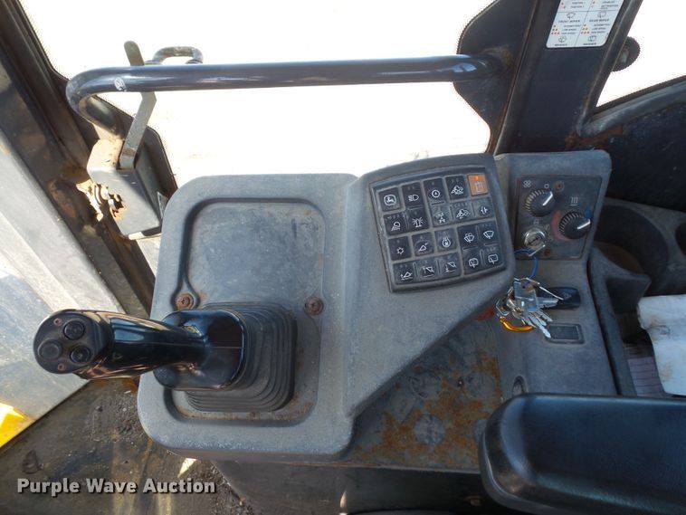 image for item DI2521 2005 John Deere 444J wheel loader