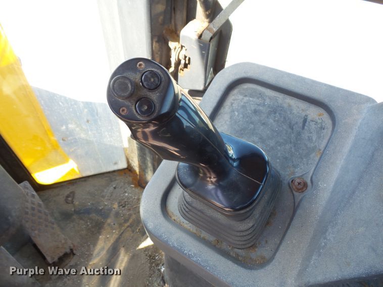 image for item DI2521 2005 John Deere 444J wheel loader