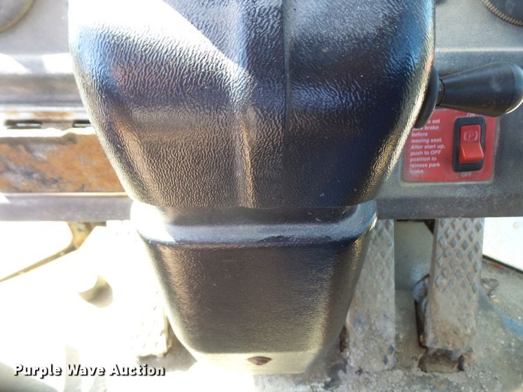 image for item DI2521 2005 John Deere 444J wheel loader