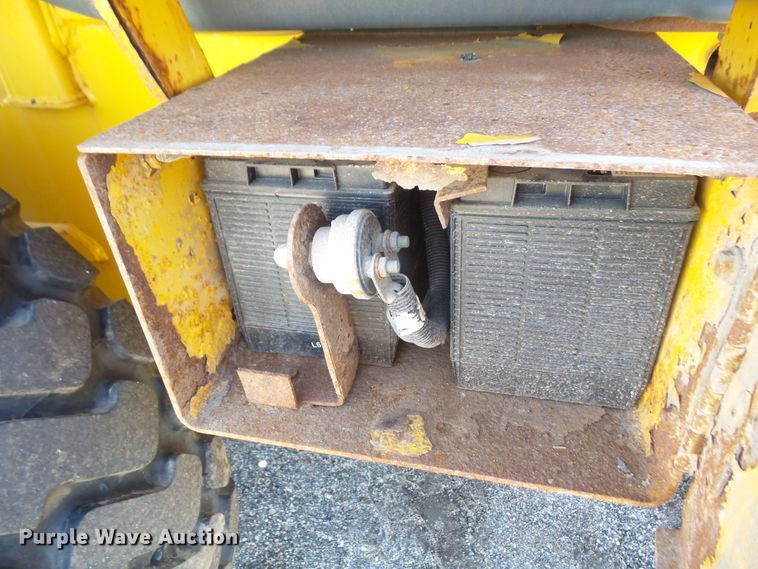 image for item DI2521 2005 John Deere 444J wheel loader