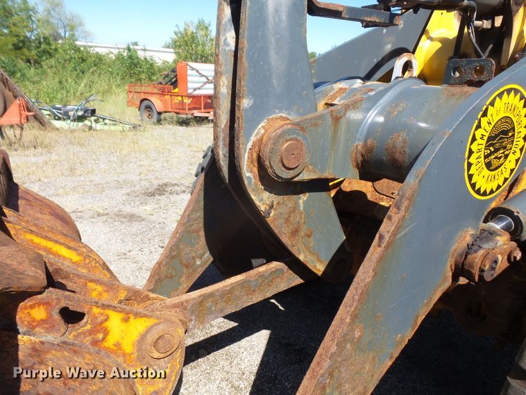 image for item DI2521 2005 John Deere 444J wheel loader