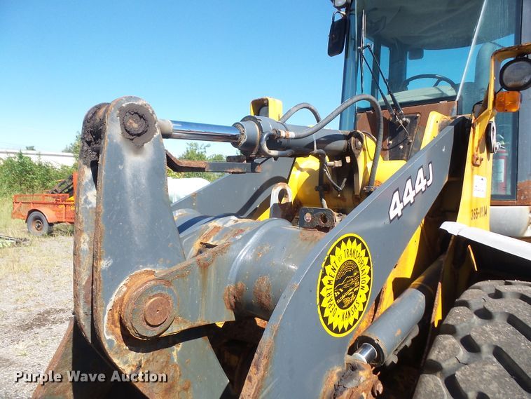 image for item DI2521 2005 John Deere 444J wheel loader