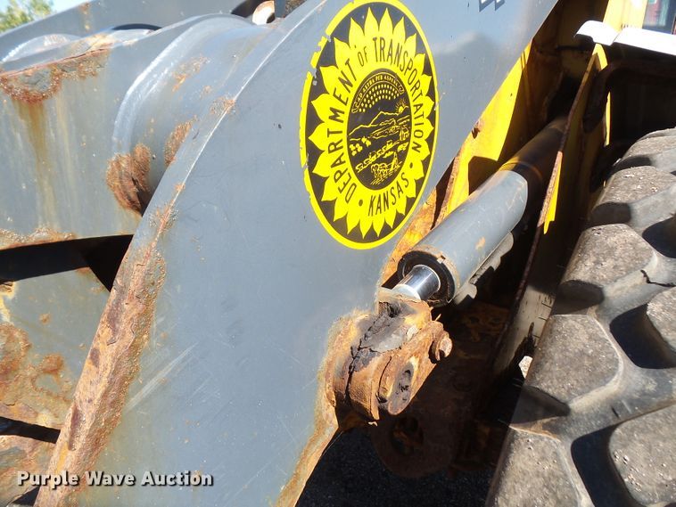 image for item DI2521 2005 John Deere 444J wheel loader