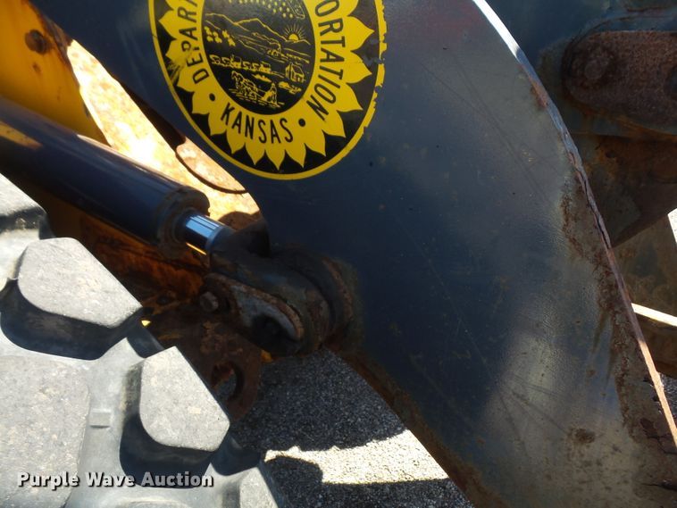 image for item DI2521 2005 John Deere 444J wheel loader