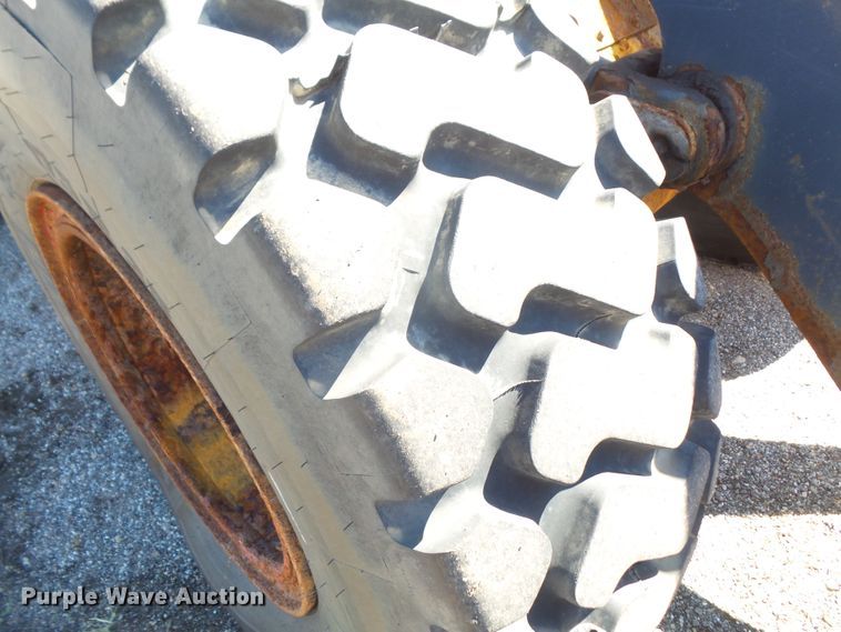 image for item DI2521 2005 John Deere 444J wheel loader