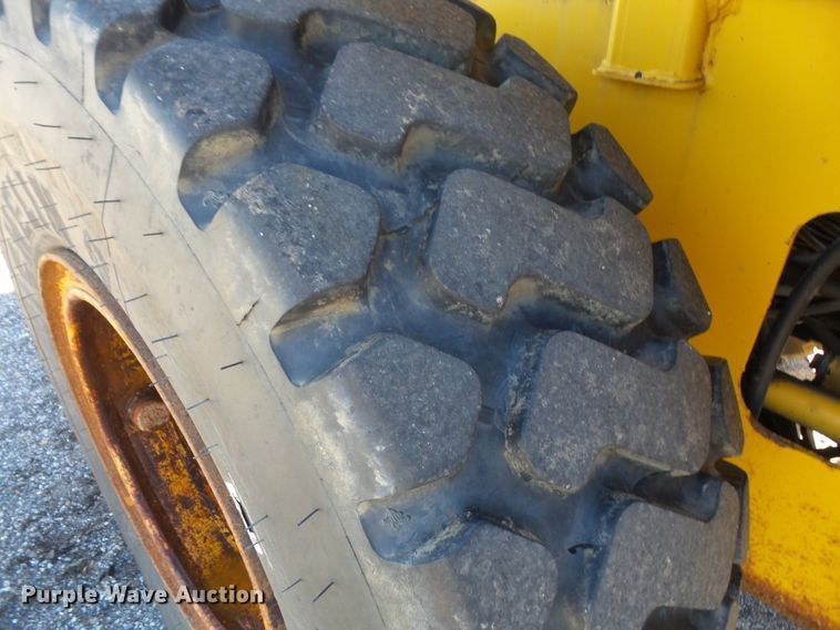 image for item DI2521 2005 John Deere 444J wheel loader