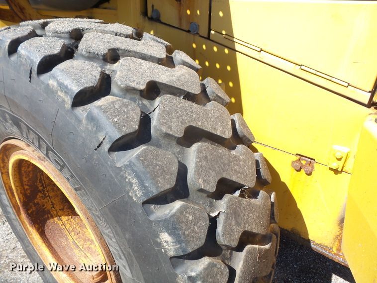 image for item DI2521 2005 John Deere 444J wheel loader