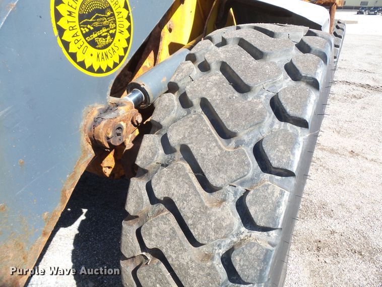 image for item DI2521 2005 John Deere 444J wheel loader