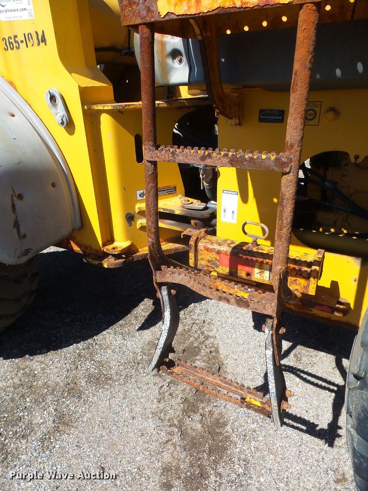 image for item DI2521 2005 John Deere 444J wheel loader