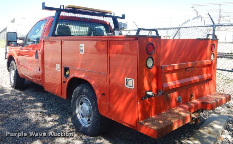 image for item FC9943 2011 Ford F250 Super Duty utility bed pickup truck