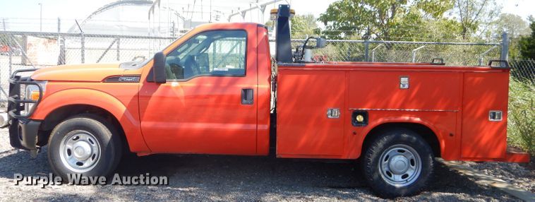 image for item FC9943 2011 Ford F250 Super Duty utility bed pickup truck