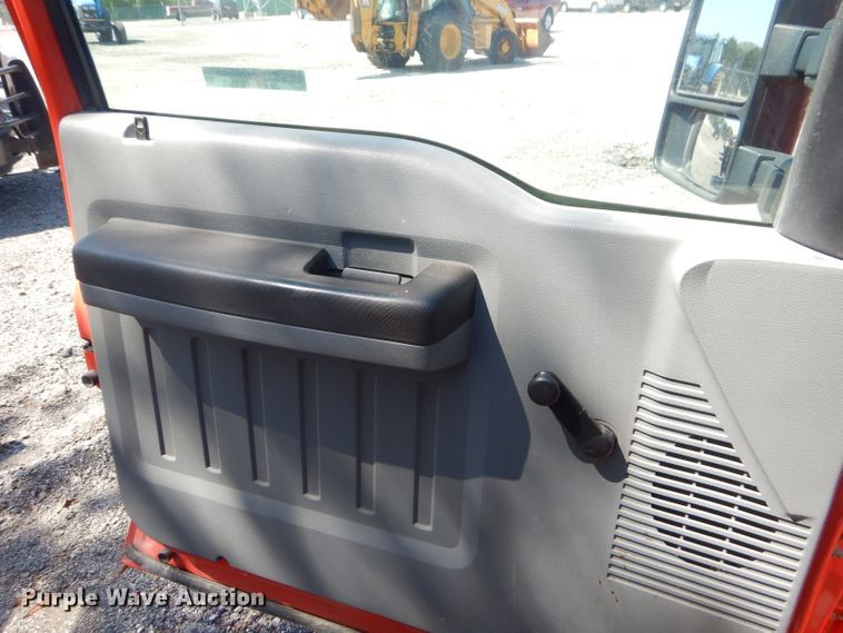 image for item FC9943 2011 Ford F250 Super Duty utility bed pickup truck