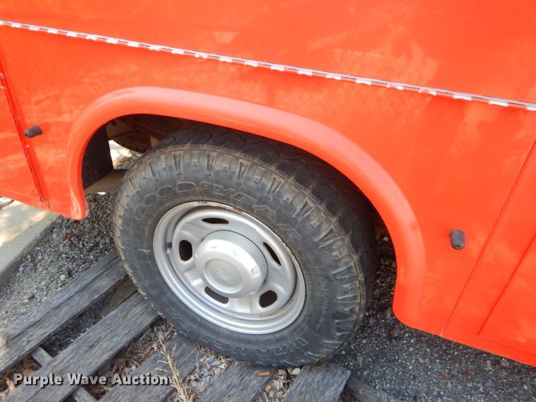 image for item FC9943 2011 Ford F250 Super Duty utility bed pickup truck