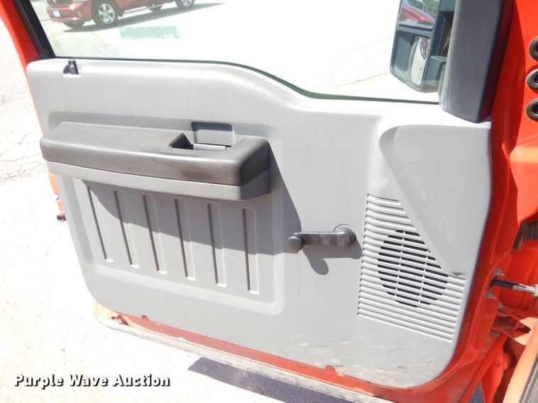 image for item FC9944 2011 Ford F250 Super Duty utility bed pickup truck