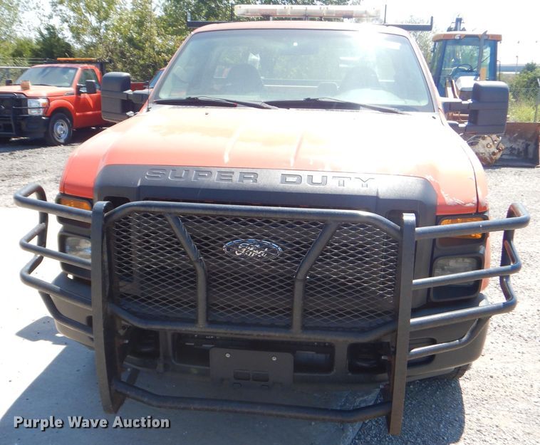 image for item FC9945 2008 Ford F250 Super Duty utility bed pickup truck