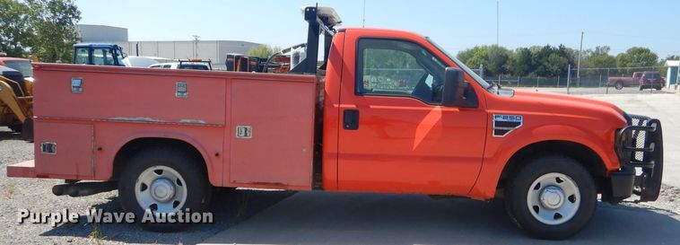 image for item FC9945 2008 Ford F250 Super Duty utility bed pickup truck