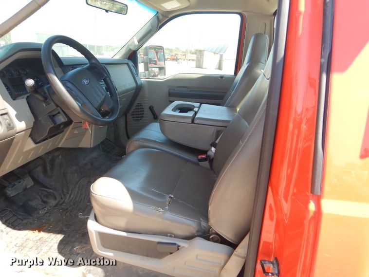 image for item FC9945 2008 Ford F250 Super Duty utility bed pickup truck