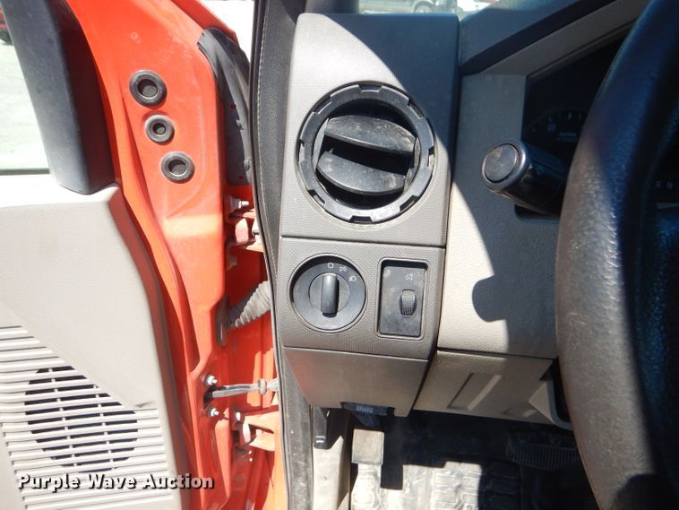 image for item FC9945 2008 Ford F250 Super Duty utility bed pickup truck