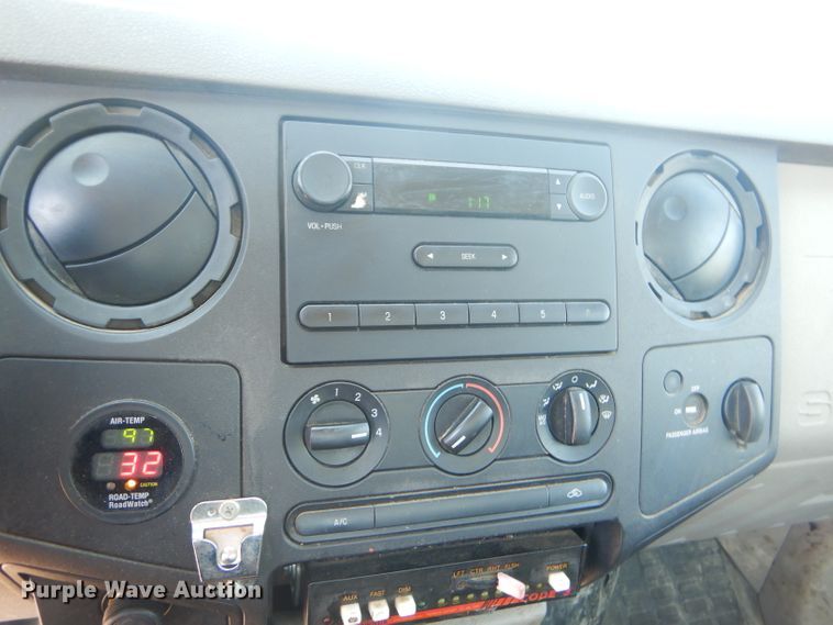 image for item FC9945 2008 Ford F250 Super Duty utility bed pickup truck