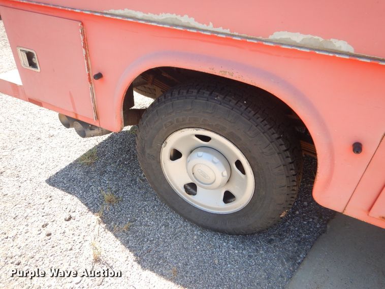 image for item FC9945 2008 Ford F250 Super Duty utility bed pickup truck