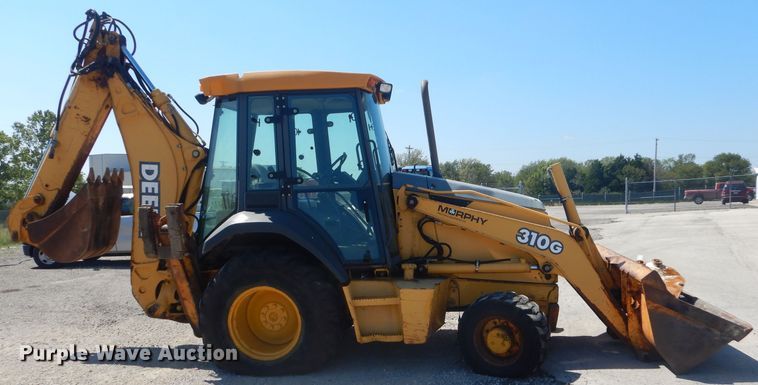 image for item FC9946 2003 John Deere 310G backhoe