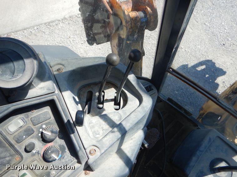 image for item FC9946 2003 John Deere 310G backhoe