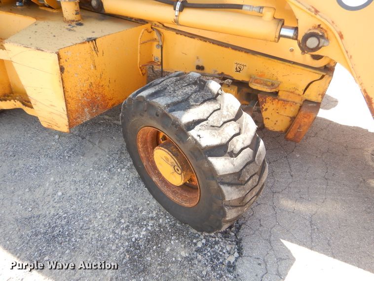 image for item FC9946 2003 John Deere 310G backhoe