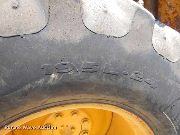 image for item FC9946 2003 John Deere 310G backhoe