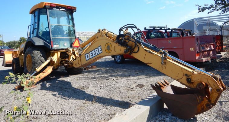 image for item FC9947 2003 John Deere 310G backhoe